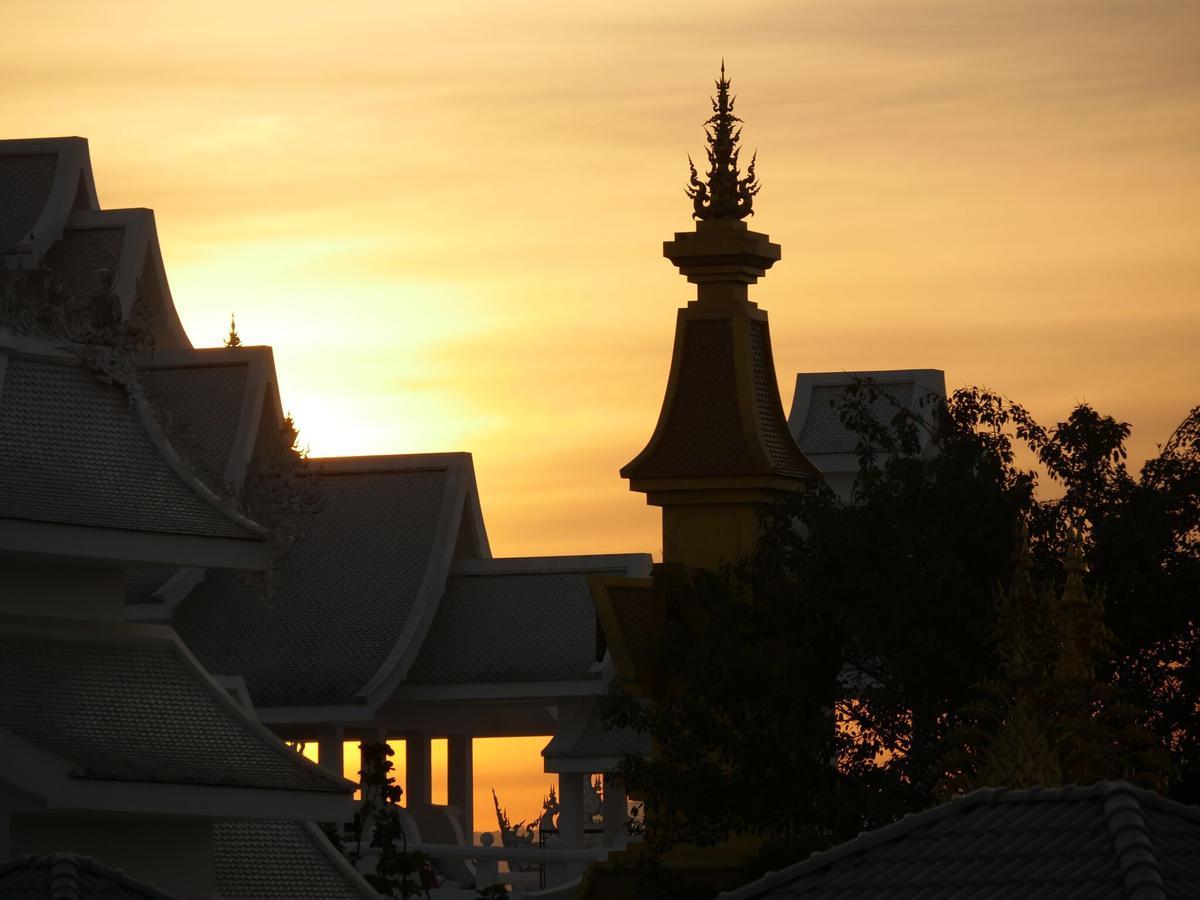 Reun Pon Aek Hotel Chiang Rai Bagian luar foto